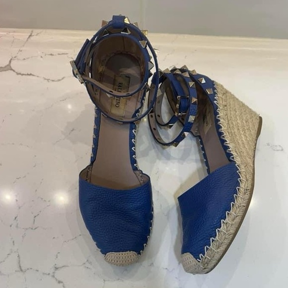 Valentino rock stud wedges 39 EUC blue - Picture 1 of 8